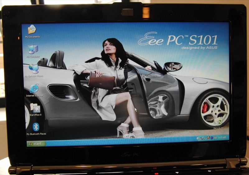 Illustration for article titled Hands On Asus Eee S101, Just as Slim and Air-y in Person